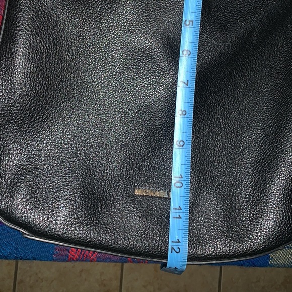 Great condition
Comes with dust bag
Purchased at Holt Renfrew brand new - Picture 8 of 10